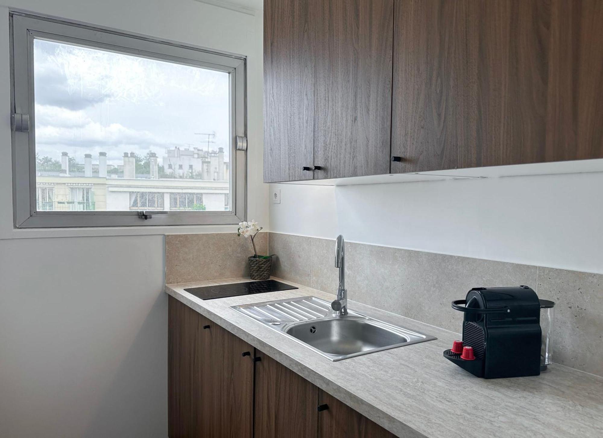 Brand-New Studio With Eiffel Tower View Paris Exterior photo
